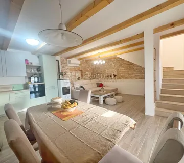 Predivna kamena kuća sa bazenom i okućnicom - cover