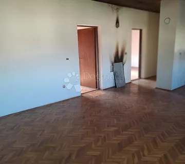 Velika kuća na odličnoj lokaciji - cover