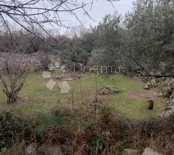 POLJOPRIVREDNO ZEMLJIŠTE BLIZU GRAĐEVINSKE ZONE - KORNIĆ - cover
