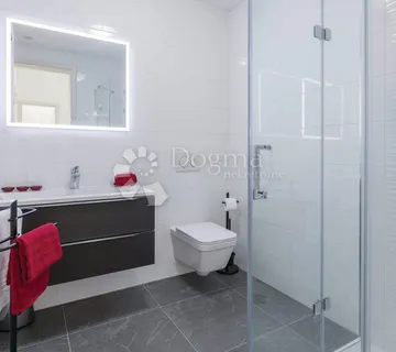 LUKSUZNA I MODERNA VILLA  - cover