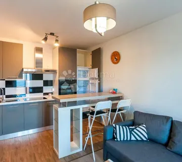 Miran i svijetao stan u Opatiji – odlična lokacija, moguć parking - cover