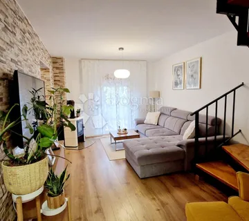 Lijepa kuća s vrtom na Verudi Porat s 3 stana - cover