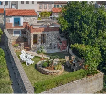 Crikvenica,autohtona kamena kuća s panoramskim pogledom na more          - cover