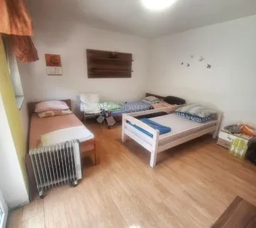 Stan za najam za radnike - cover