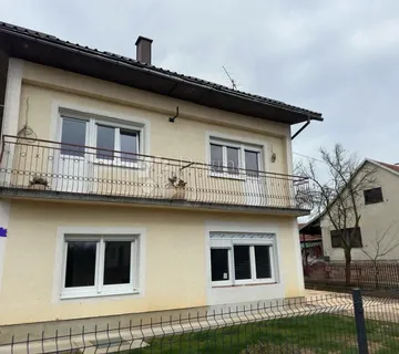 KUĆA S 2 STANA 2 POMOĆNA OBJEKTA I 3000 M2 VRTA - cover