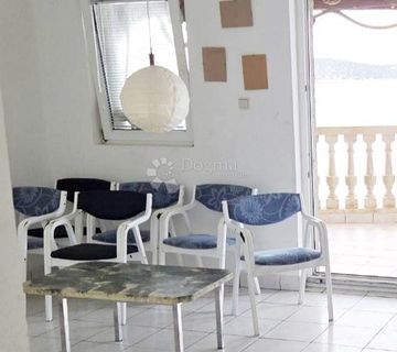 Kuća prvi red do mora, Prvić - cover