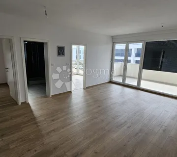 Prekrasan Stan u Novogradnji sa garažom 300 m od plaže! - cover