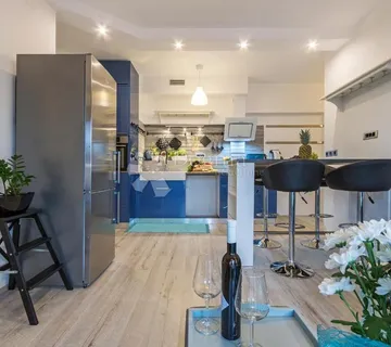 Dio kuće s 3 stambene jedinice i zajedničkim dvorištem - cover