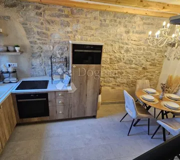 Kuća: Kaštel Sućurac 60m2 - cover