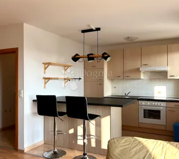 ROVINJ – ugodan stan s pogledom na more - cover