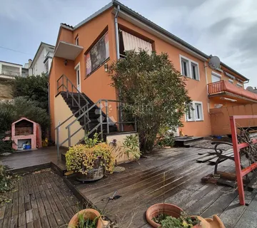 OBITELJSKA KUĆA SENJ - cover