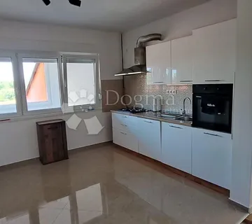 OBITELJSKA KUĆA S POSLOVNIM PROSTOROM U ČEPINU - cover