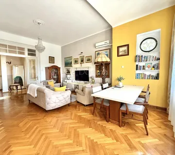 Predivan stan u vili na Pećinama – korak do mora sa dvije garaže - cover