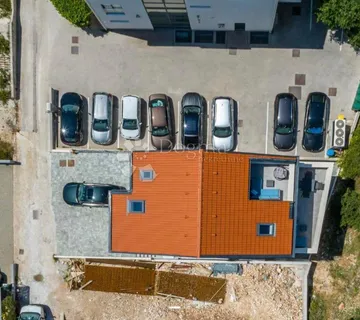 ROGOZNICA- STAN U POTKROVLJU S TOP POGLEDOM - cover