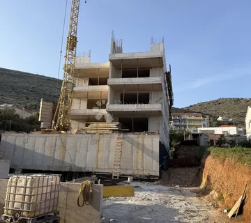 NOVOGRADNJA SEGET DONJI, DVOSOBNI STAN (CS-9) – 250m OD MORA! - cover