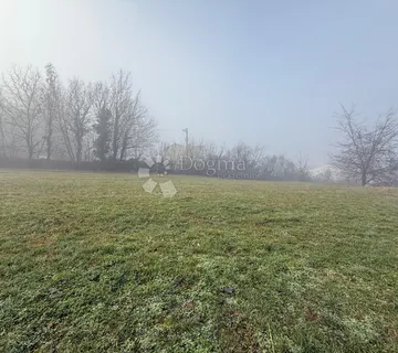 Prostrana građevinska parcela - 10 minuta od mora - cover