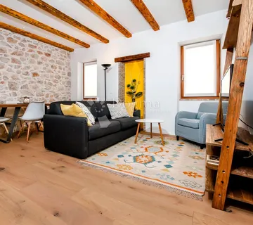 PRILIKA! Stan 40 m2 u centru Rovinja  - cover