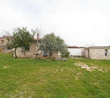 Šarmanta kuća s velikim potencijalom na parceli od 536 m²  - cover