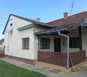 Seosko imanje s voćnjakom i vrtom - cover