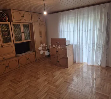 Imanje sa odvojenim stambenim prostorima i pomoćnom zgradom! - cover