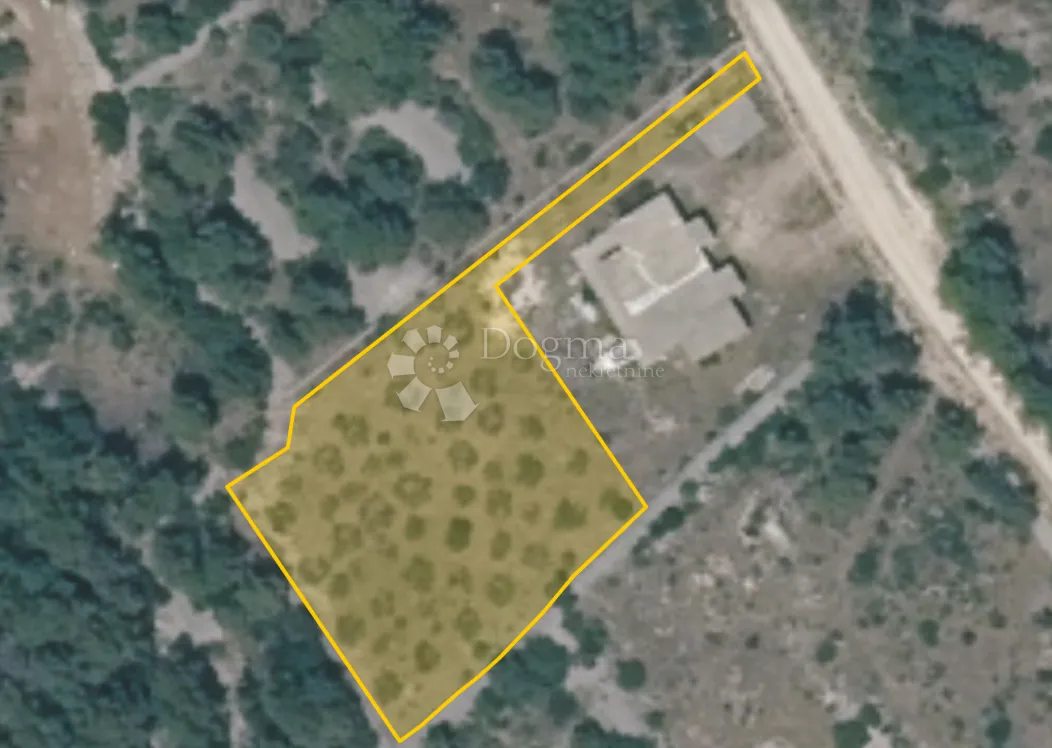 RAŽINE-GRAĐEVINSKO ZEMLJIŠTE 1620m2 - cover