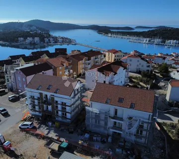 ROGOZNICA- STAN S PREDIVNIM POGLEDOM s3 - cover