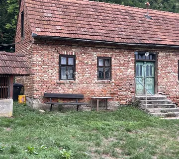Autentična starinska kuća s parcelom od 12.576 m² - cover