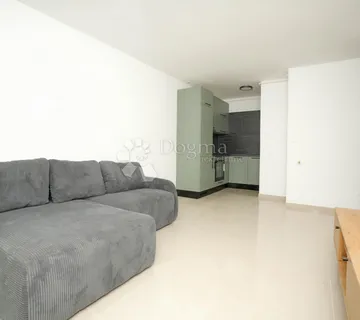 Dugoročni najam renoviranog stan u centru Pule - cover