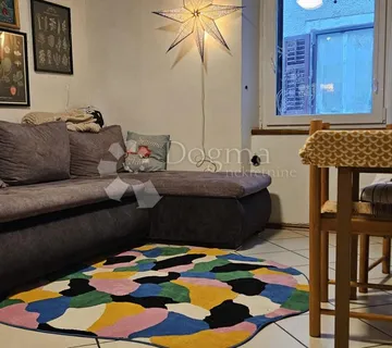 Kuća u srcu grada s impresivnom krovnom terasom - cover