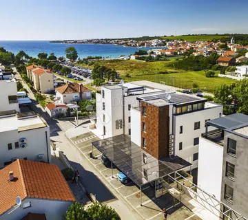 Moderan 4-sobni stan u Petrčanima blizu mora - cover