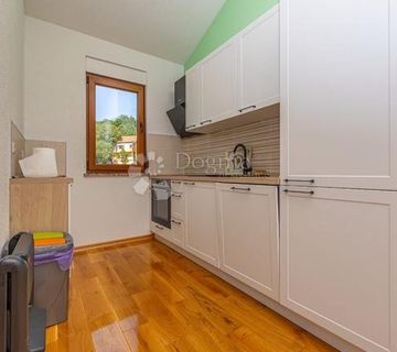 Crikvenica, imanje s dvije kuće, bazenom i pogledom na more - cover