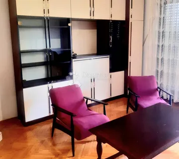 Etaža sa garažama u centru Srdoča za najam - cover