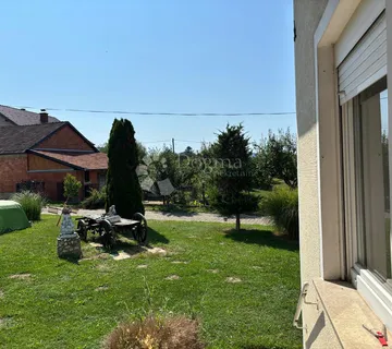 [PRILIKA] Useljiva kuća s velikim zemljištem i pogledom na Ivančicu!  - cover