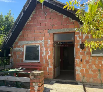 VIKENDICA S POTENCIJALOM U ZELENOJ OAZI  - cover