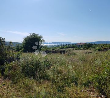 Zemljište 932m2 – mir, pristup i zelenilo - cover