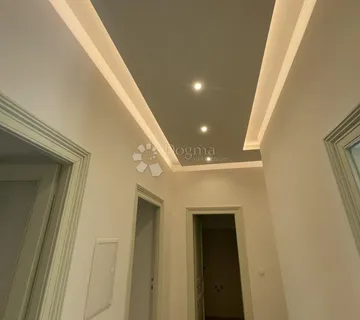 KRASAN STAN U CENTRU RIJEKE - cover