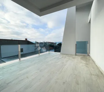 STAN NOVOGRADNJA BLIZU PLAŽE - cover