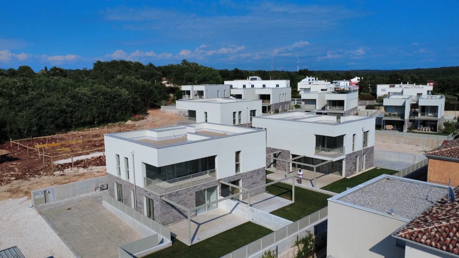 Luksuzan trosoban apartman 300 metara od mora - cover