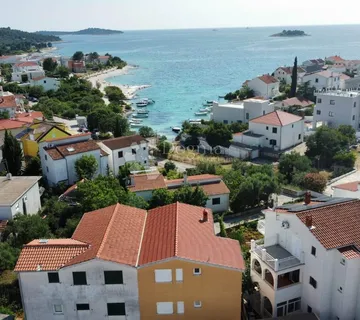 ROGOZNICA- KUĆA 70M OD PLAŽE - cover