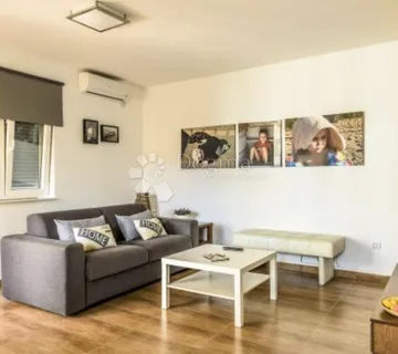 Stan/apartman u Ninu, 50m od mora! Namješten+parkirno mjesto! - cover