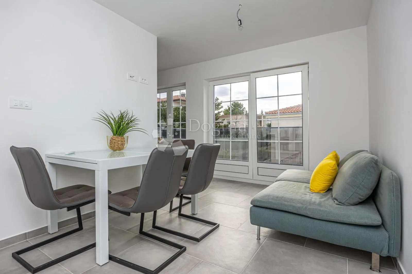 Crikvenica, stan dvije sobe + db, parking, novouređeno - cover