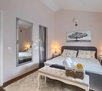 Kuća sa bazenom u mirnoj oazi blizu Poreča - cover