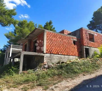 Rijetka prilika - Donji Karin, kuća u roh-bau fazi, 150 m od mora, mirno vikend naselje - cover