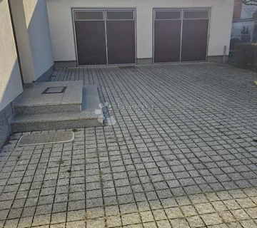 Prilika! Prostrana obiteljska kuća na prodaju! - cover