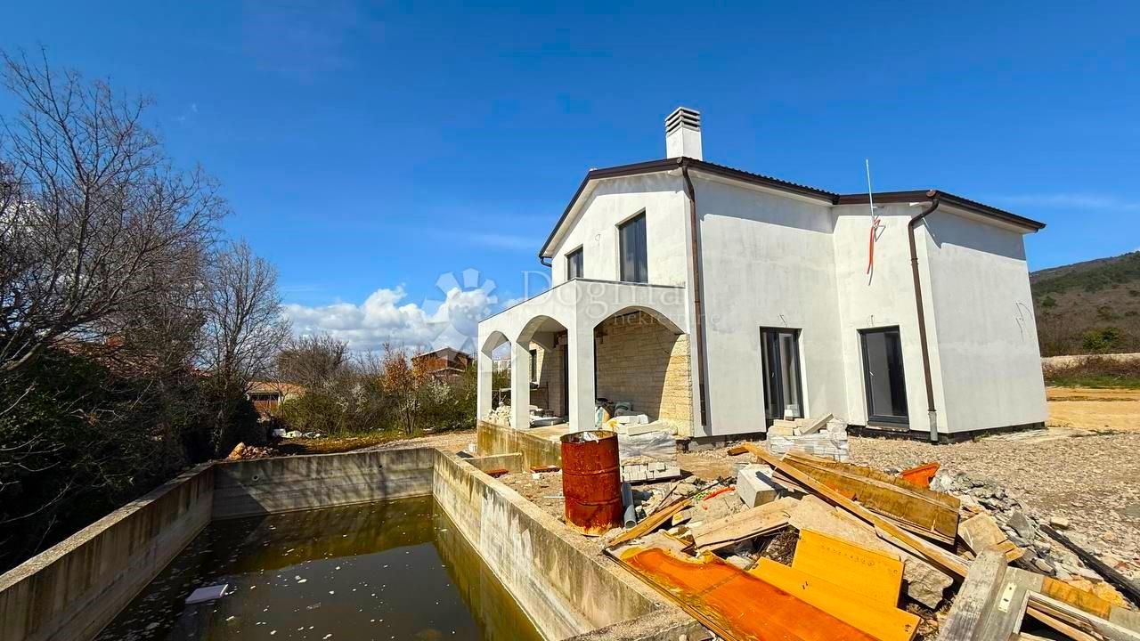 MEDITERANSKA KATNICA S BAZENOM I POGLEDOM NA MORE - KLJUČ U RUKE - cover