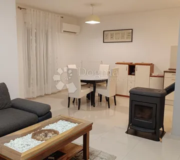 Čavle, prostran stan 73 m² sa 2 balkona , tavanom i 2 parkirna mjesta - cover