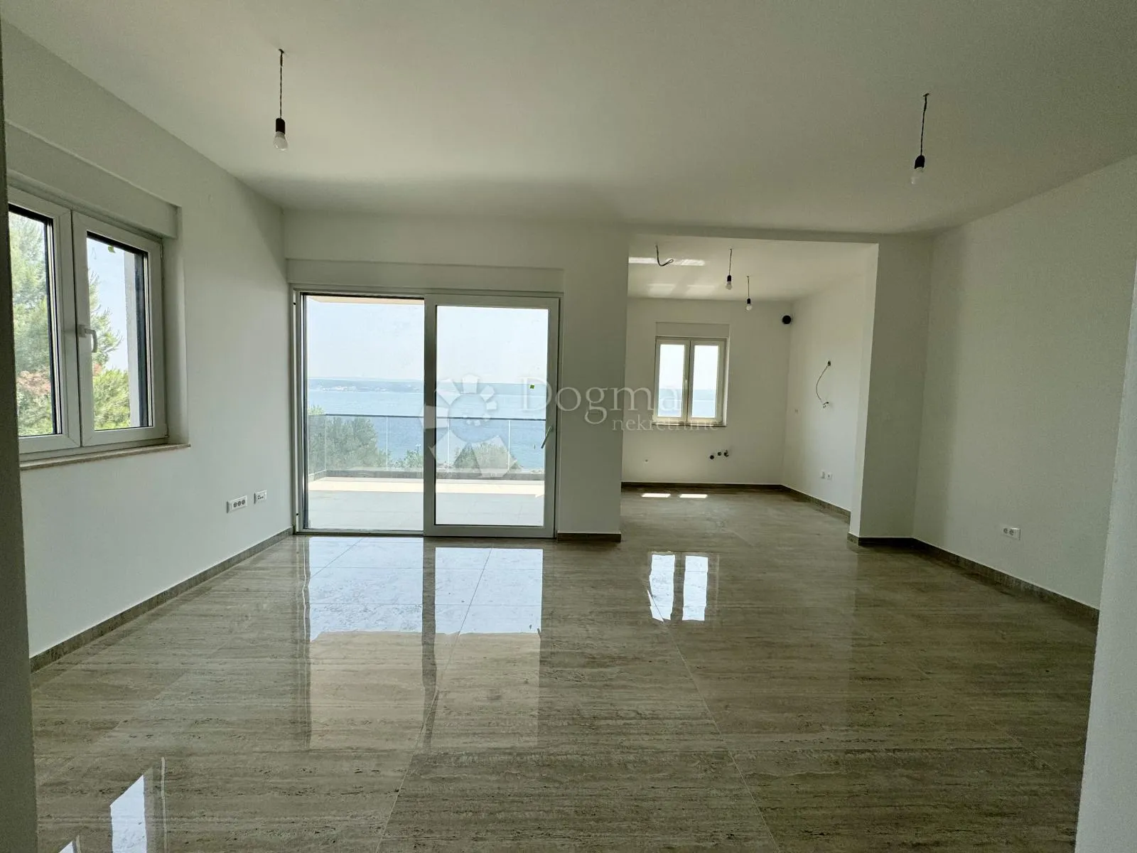 Apartman 20 metara od mora  - cover