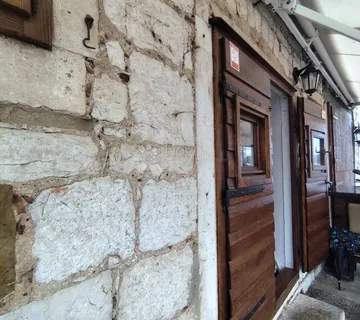 Prvi red do mora - ugostiteljski objekt - cover