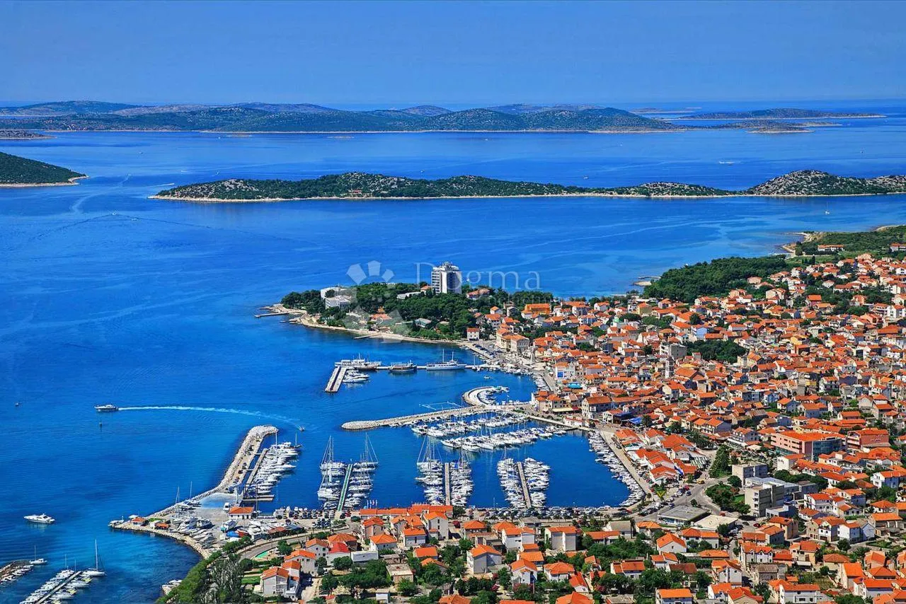 GRAĐEVINSKO ZEMLJIŠTE S POGLEDOM NA MORE, VODICE - cover