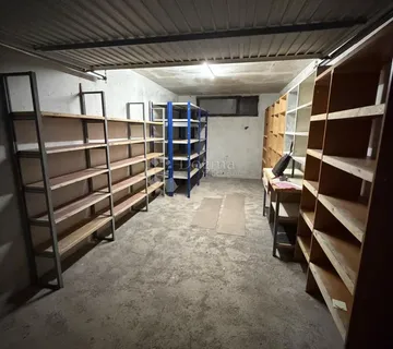 Iznajmljuje se garaža/spremište – Škurinje - cover